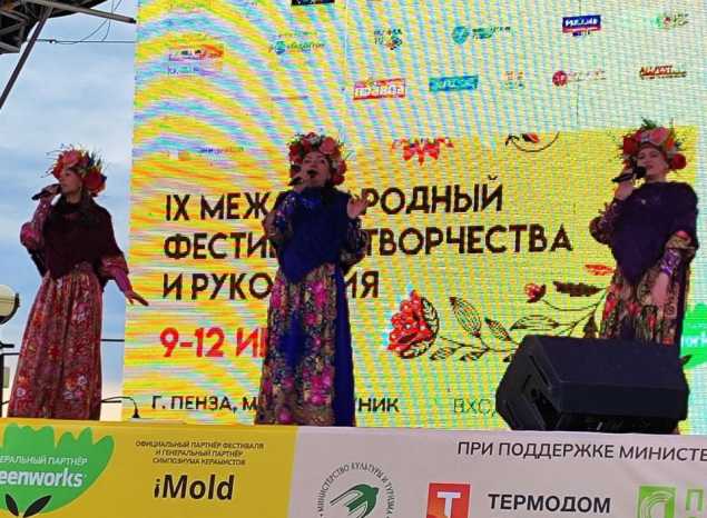 Ансамбль «Злато-Серебро» выступил на фестивале «Канитель»